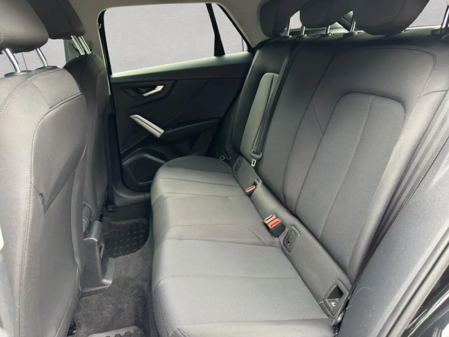 Q2 35 TFSI S-tronic S-Line NAVI PDC GJR