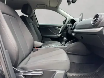 Q2 35 TFSI S-tronic S-Line NAVI PDC GJR