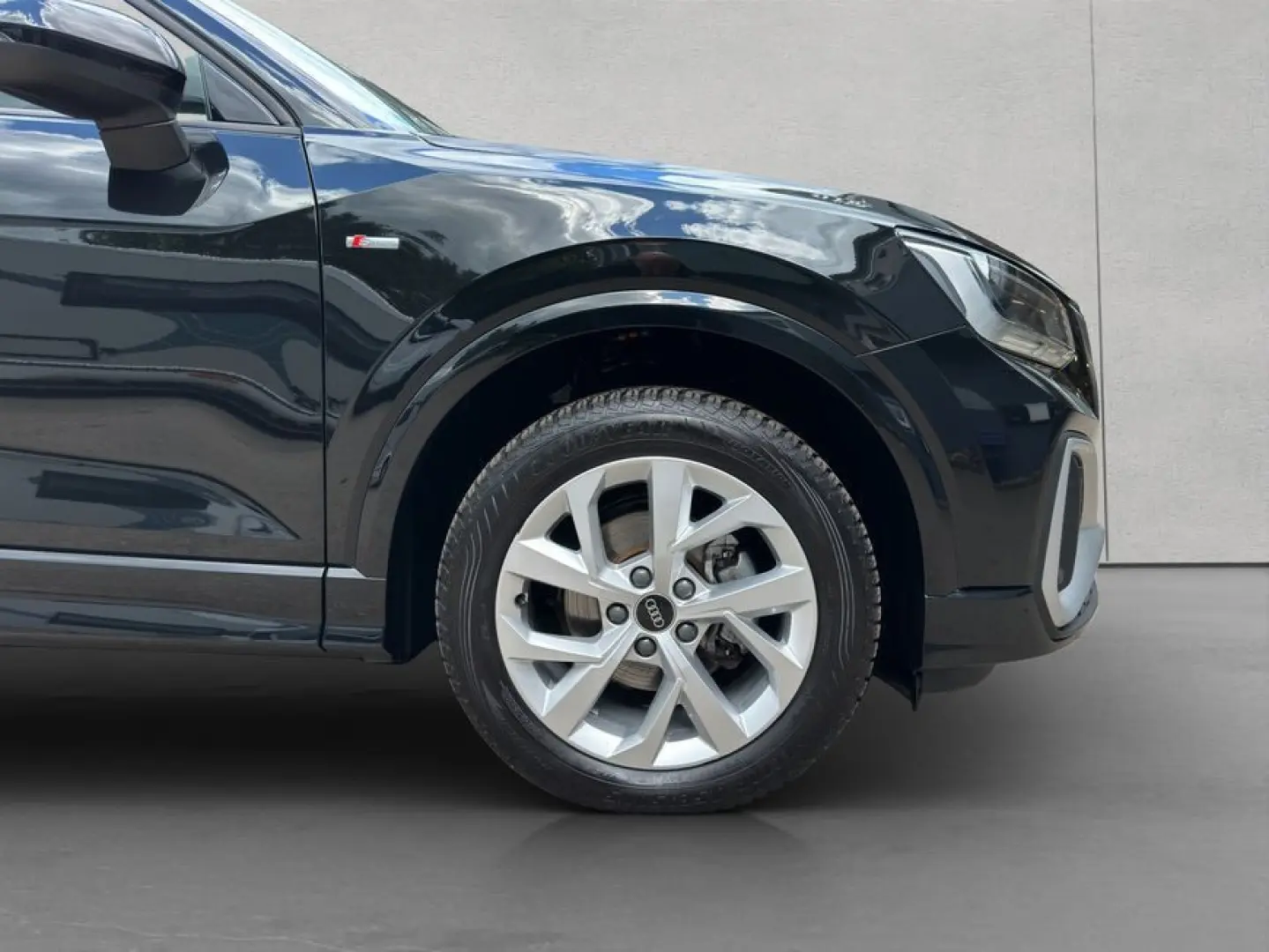 Q2 35 TFSI S-tronic S-Line NAVI PDC GJR