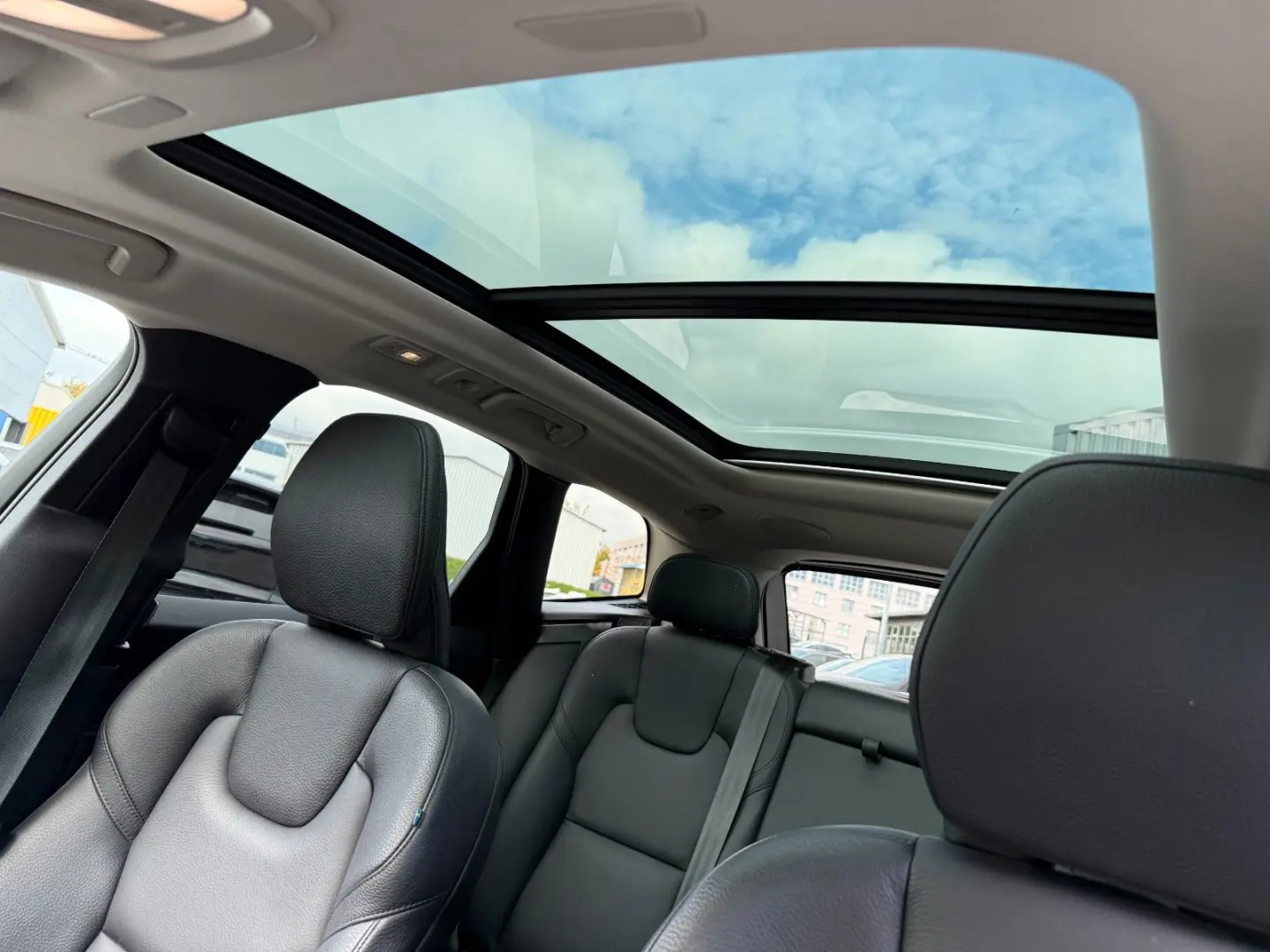 XC60 PLUS DARK AWD GOOGLE PANO HARMAN