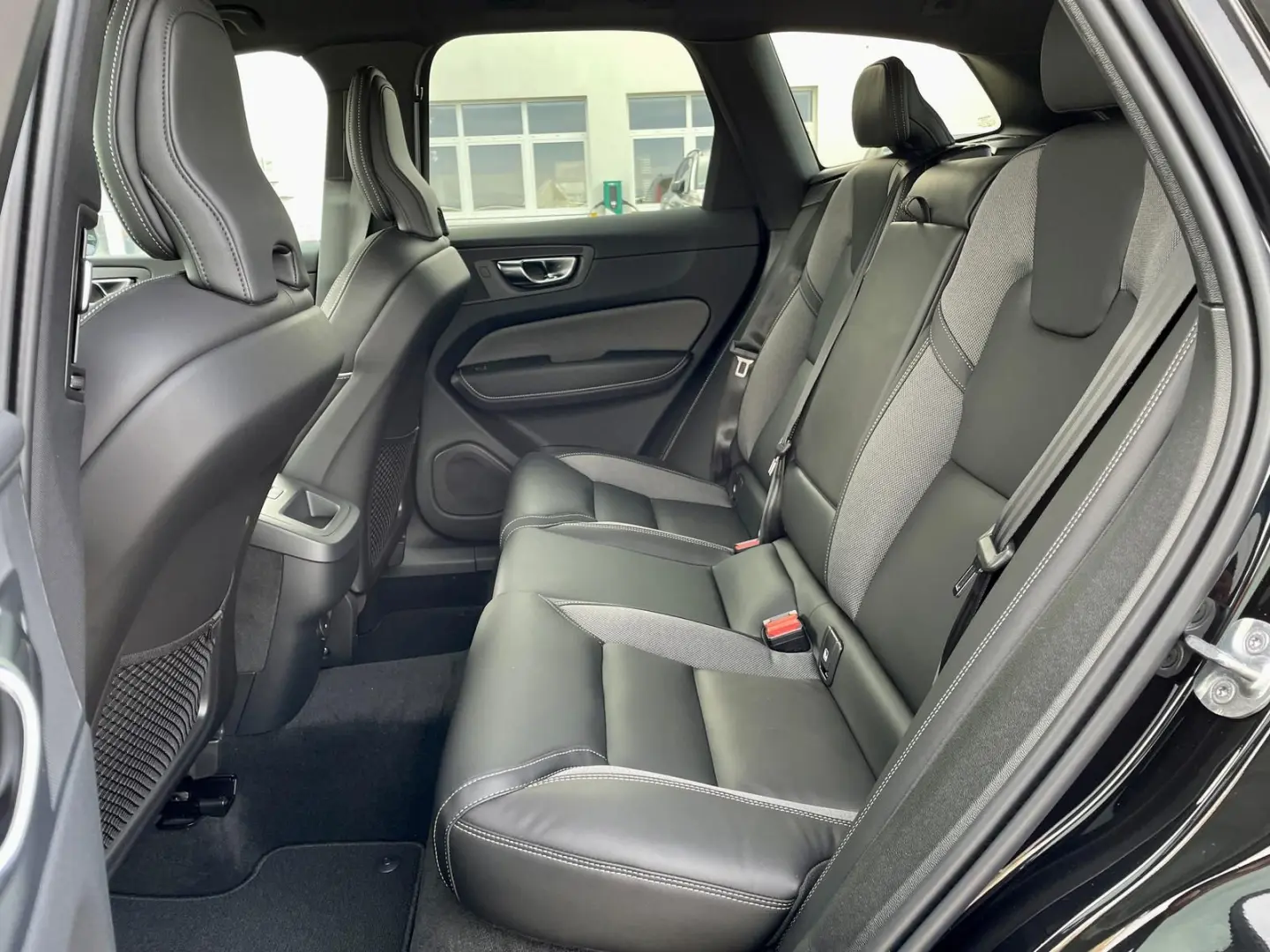 XC60 B4 AWD Plus Dark ACC CAM LED LHZ SHZ STDHZ