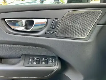 XC60 B4 AWD Plus Dark ACC CAM LED LHZ SHZ STDHZ