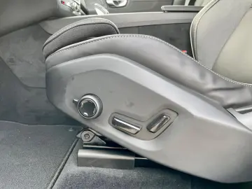 XC60 B4 AWD Plus Dark ACC CAM LED LHZ SHZ STDHZ