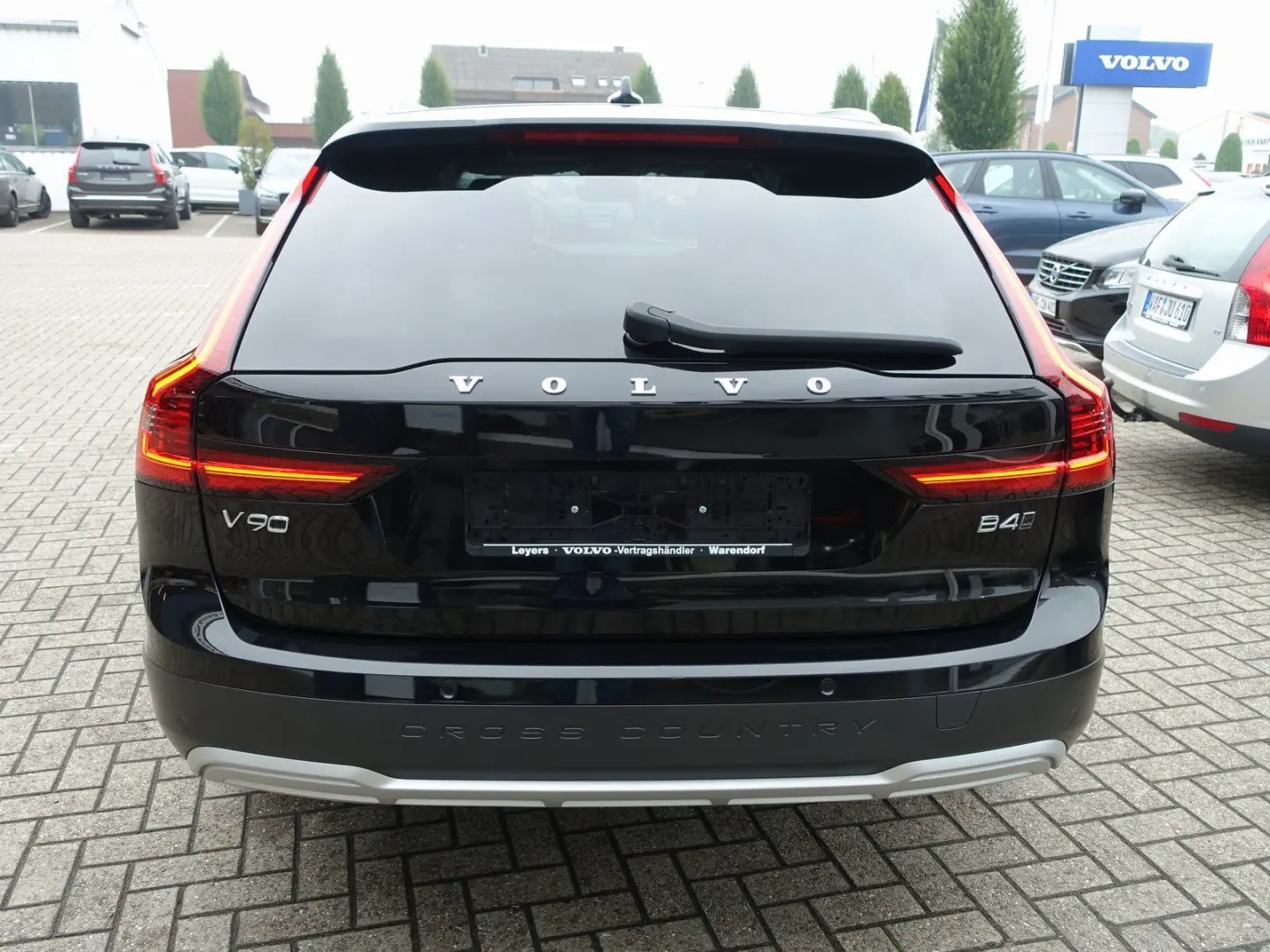 V90 Cross Country B4 AWD Plus AHK H&K Pano BLIS