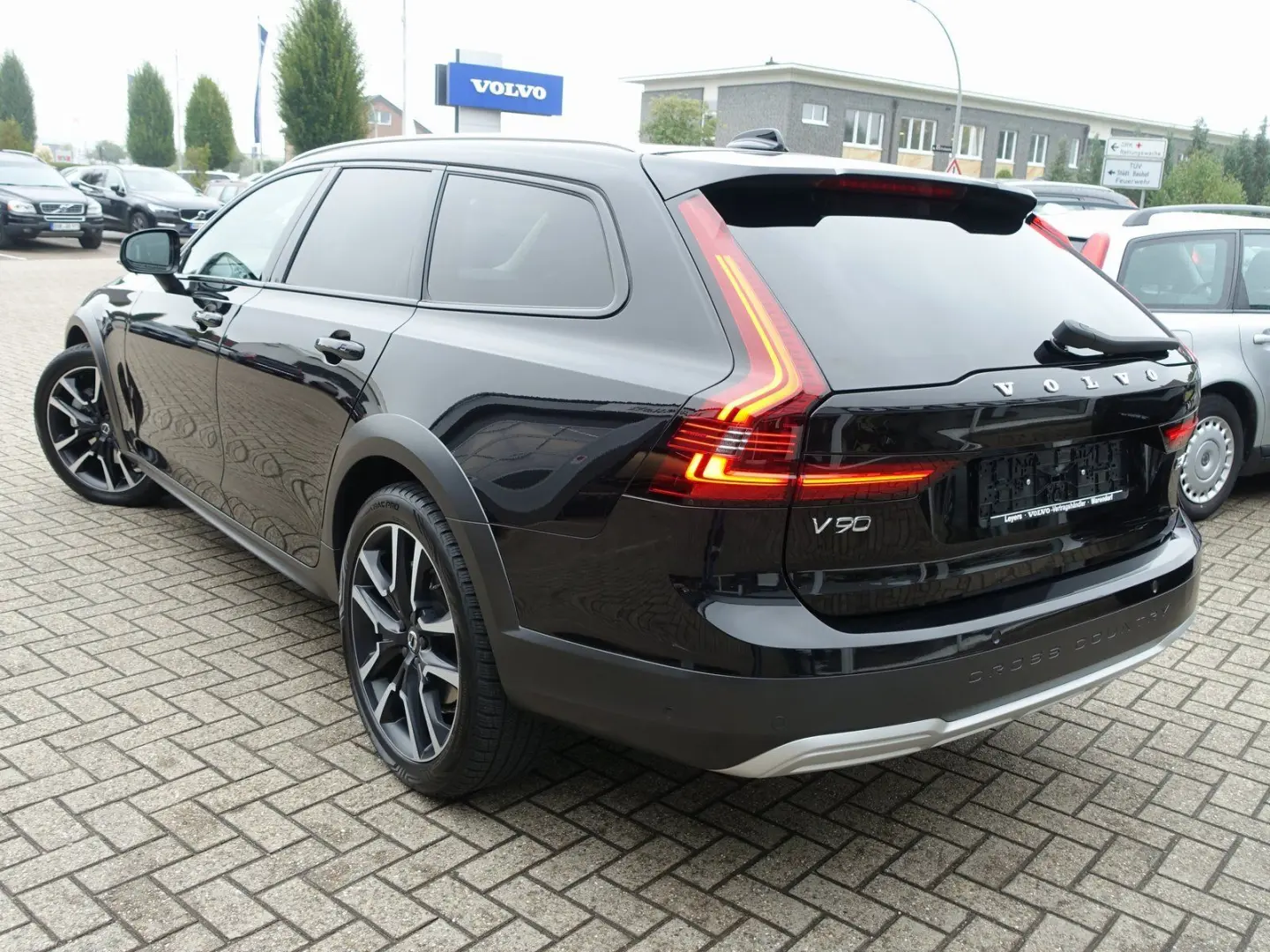 V90 Cross Country B4 AWD Plus AHK H&K Pano BLIS