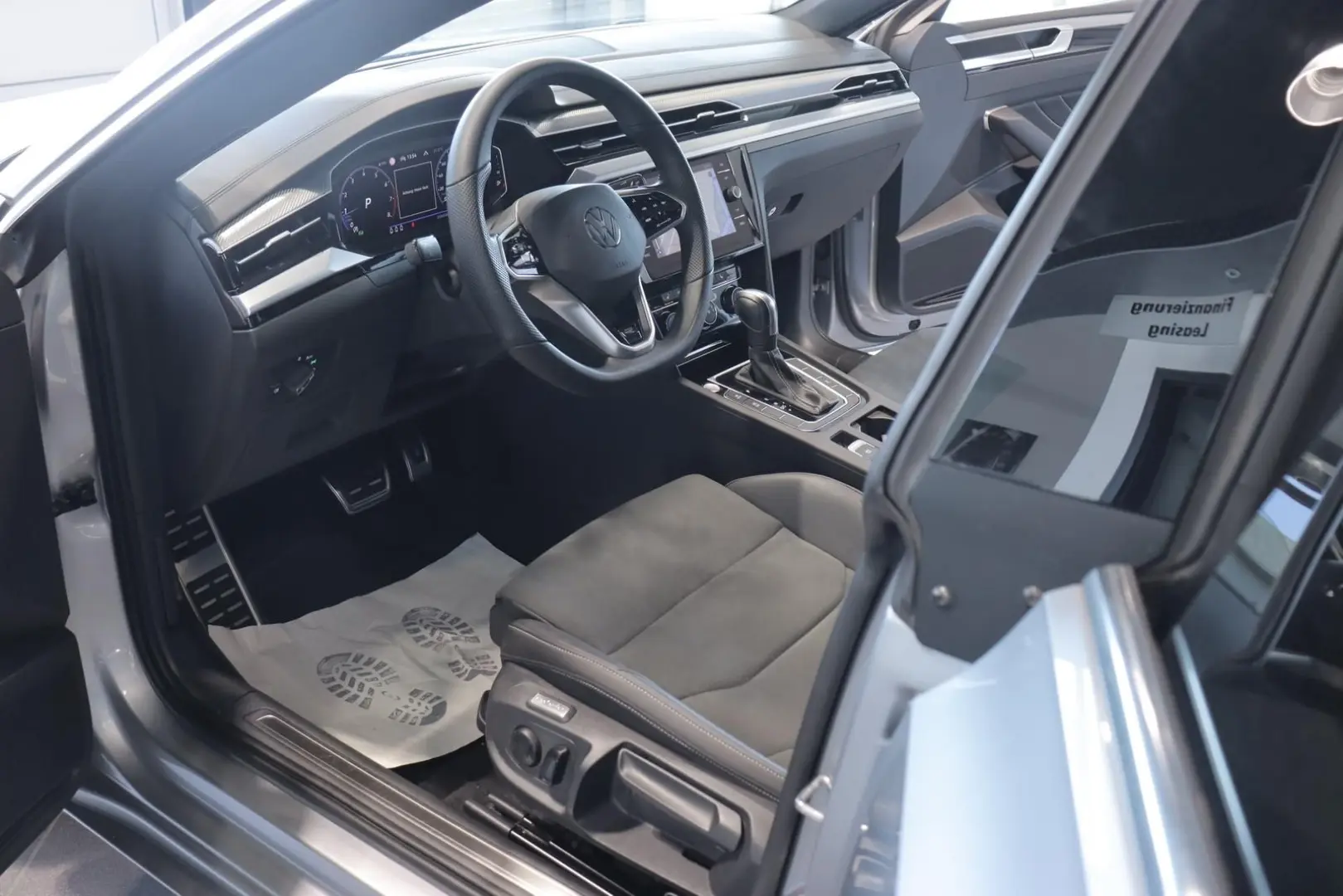 Arteon 2.0 TSI R-Line PANORAM KAMERA ACC VIRTUAL