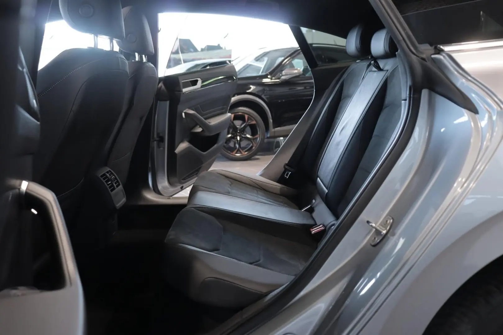 Arteon 2.0 TSI R-Line PANORAM KAMERA ACC VIRTUAL