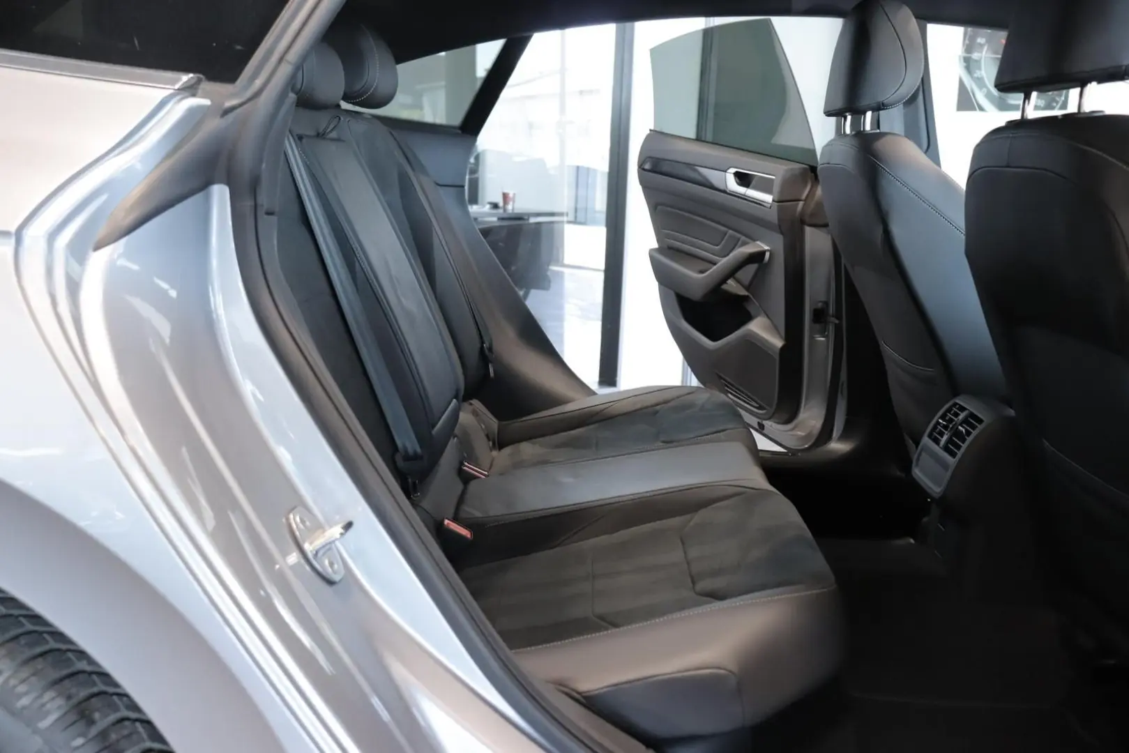 Arteon 2.0 TSI R-Line PANORAM KAMERA ACC VIRTUAL