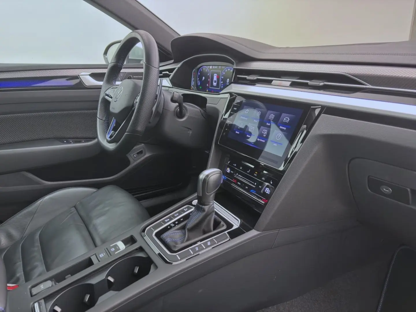 Arteon 2.0 TSI DSG 4M R PANO AHK IQ.LIGHT KAMERA