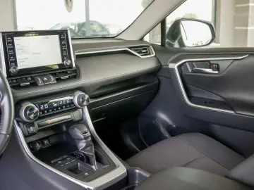 TOYOTA RAV 4 ACTIVE 2WD E-CVT