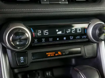 TOYOTA RAV 4 ACTIVE 2WD E-CVT