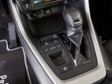 TOYOTA RAV 4 ACTIVE 2WD E-CVT