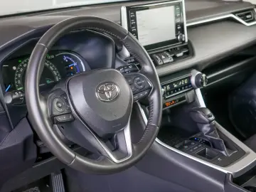 TOYOTA RAV 4 ACTIVE 2WD E-CVT