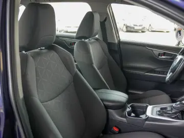 TOYOTA RAV 4 ACTIVE 2WD E-CVT