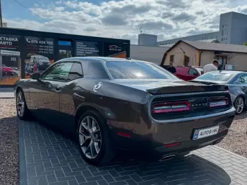 Dodge Challenger