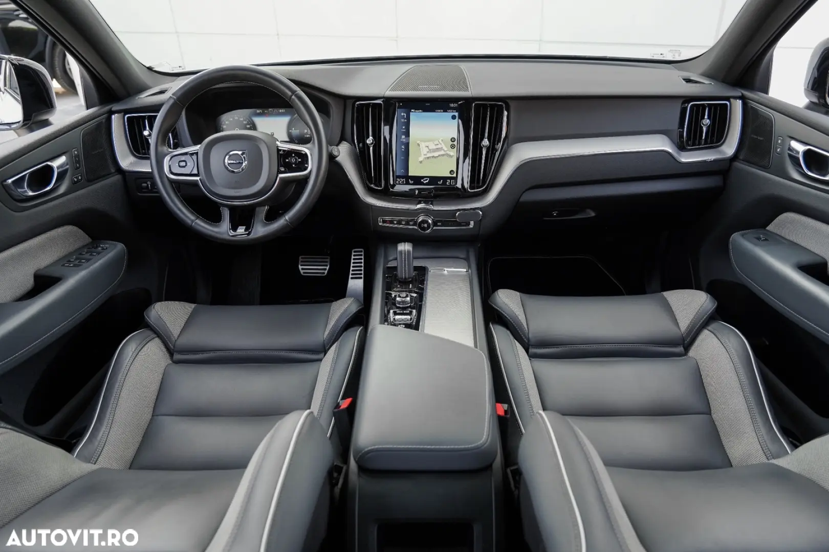 Volvo XC 60 Recharge T8 Twin Engine eAWD R-Design