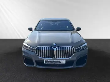 BMW 740 d xDrive M Sport Auxiliary heating  panoramic  masaj