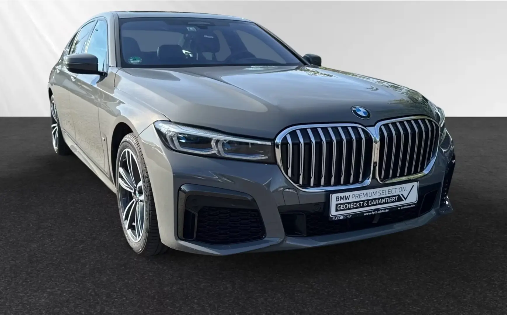 BMW 740 d xDrive M Sport Auxiliary heating  panoramic  masaj