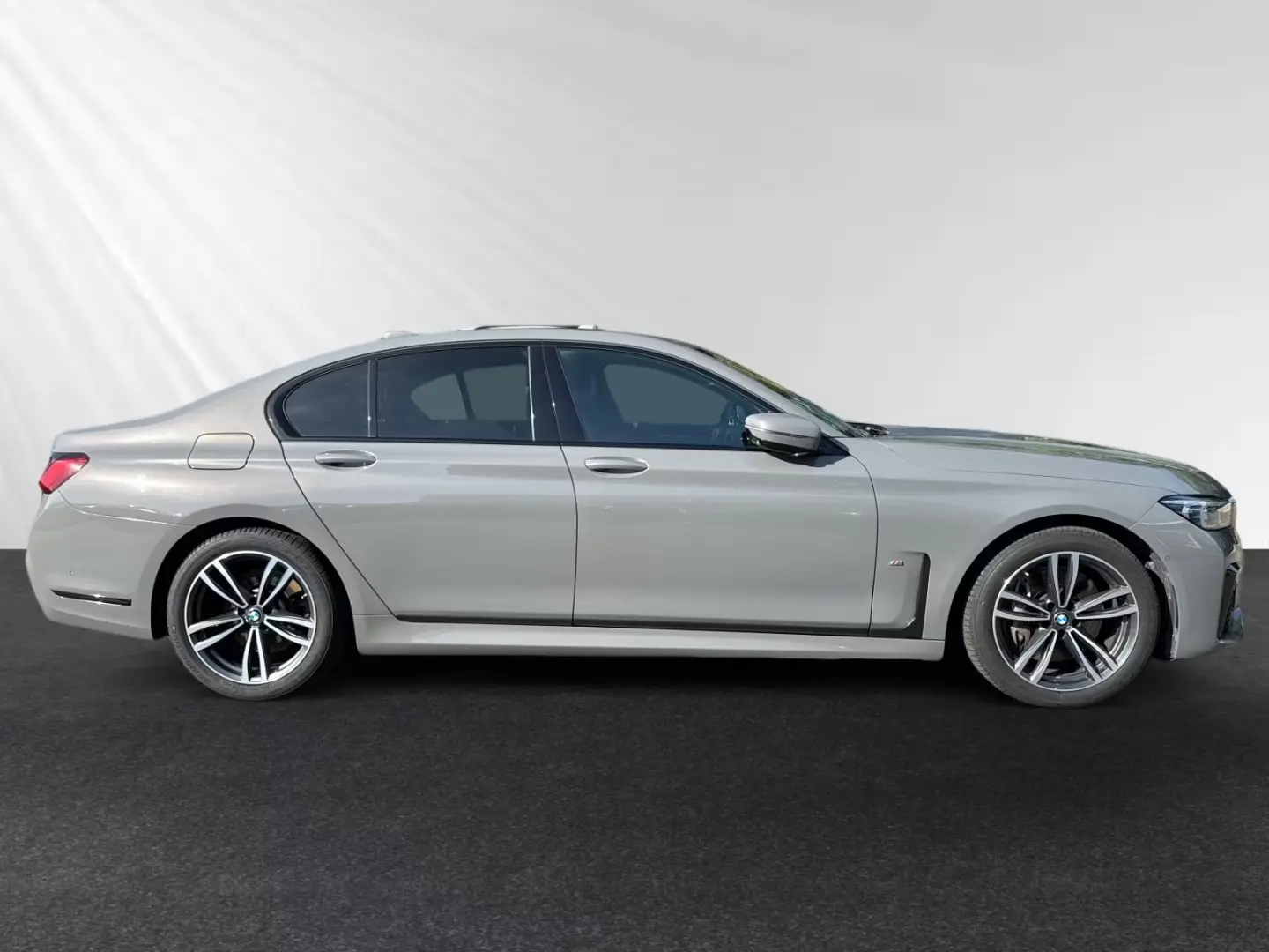 BMW 740 d xDrive M Sport Auxiliary heating  panoramic  masaj