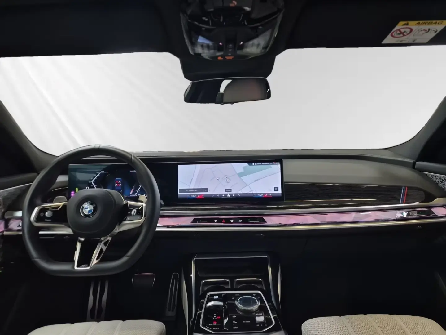 740d xDrive M Sport SkyLounge
