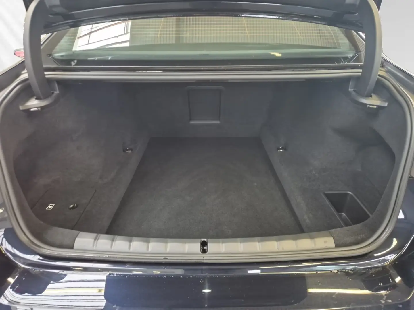 740d xDrive M Sport SkyLounge