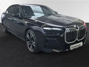 740d xDrive M Sport SkyLounge