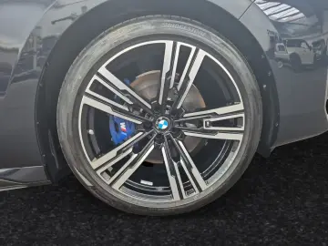 740d xDrive M Sport SkyLounge