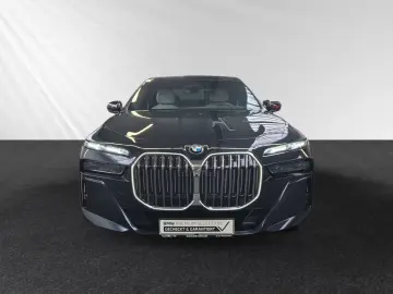 740d xDrive M Sport SkyLounge