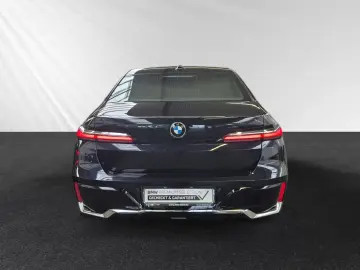 740d xDrive M Sport SkyLounge
