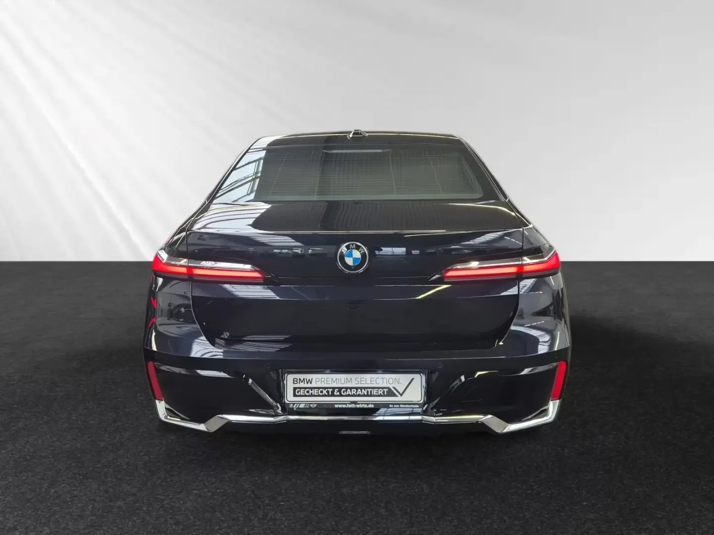 740d xDrive M Sport SkyLounge
