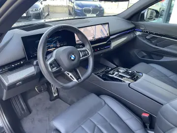 BMW 520i M Sport Pro    360  Panorama H&K.