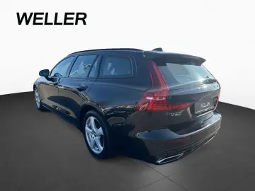 V60 B4 Plus Dark  AHK Kamera ACC LED Navi DAB