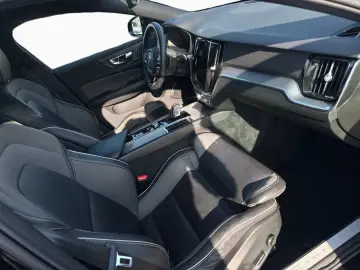 V60 B4 Plus Dark  AHK Kamera ACC LED Navi DAB