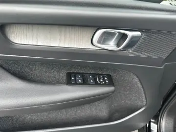 XC 40 T4 Inscription Plug in AHK Leder 19  Kam