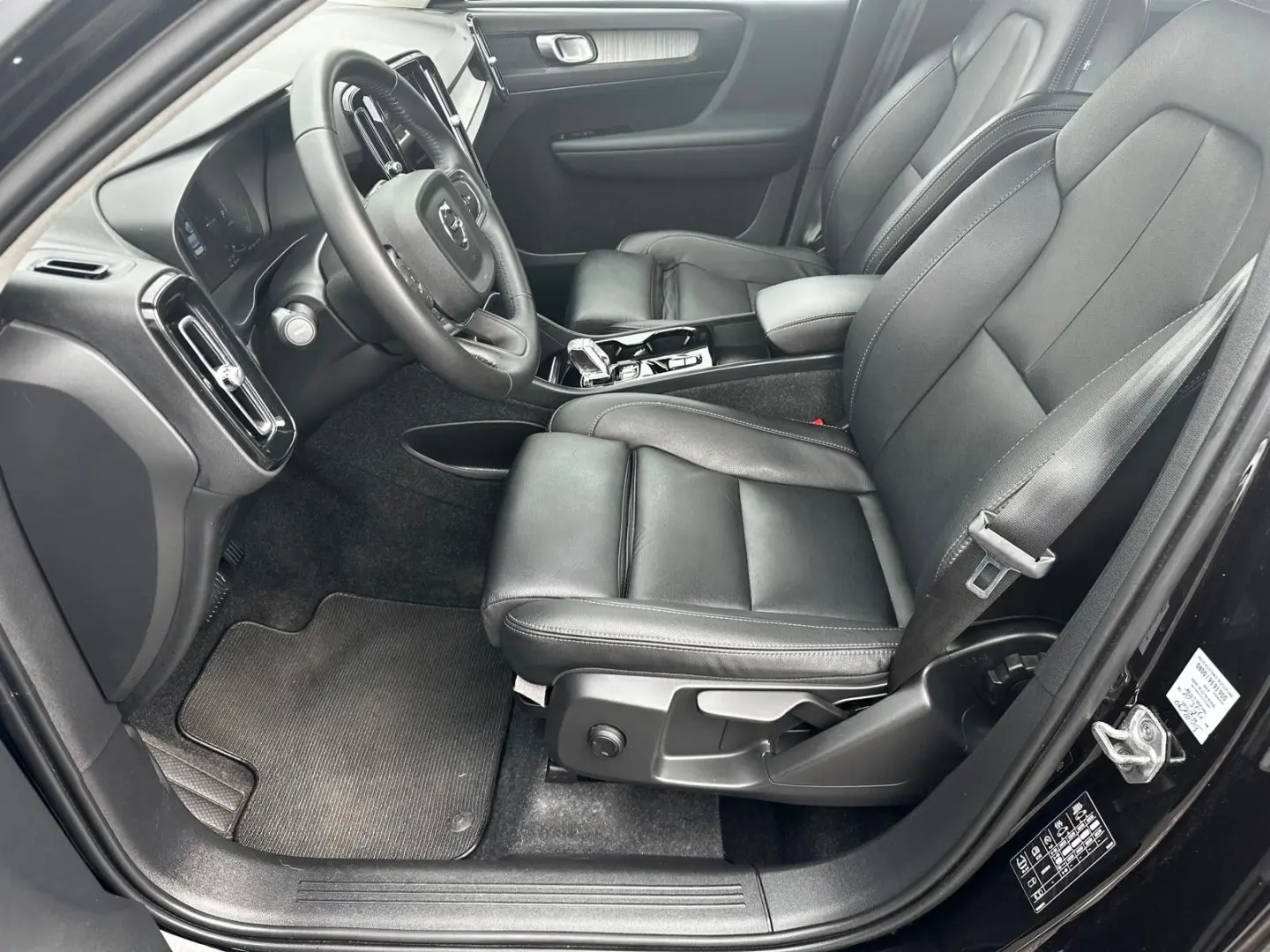 XC 40 T4 Inscription Plug in AHK Leder 19  Kam