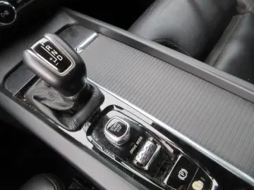 V60 T4 LED SHZ LEDER R´CAM SOUNDSYSTEM