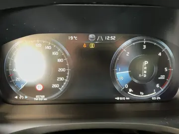 V60 D3 Momentum-Pro Aut BLIS Navi LED Kamera