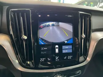 V60 D3 Momentum-Pro Aut BLIS Navi LED Kamera