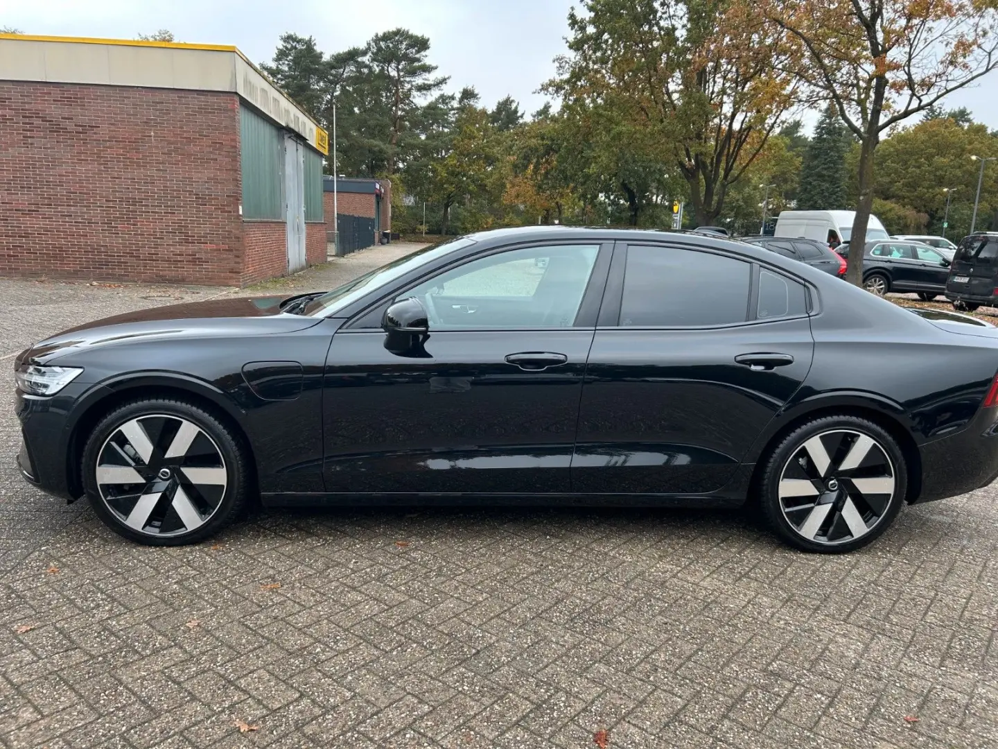 S60 Lim. Plus Dark Recharge Plug-In Hybrid AWD