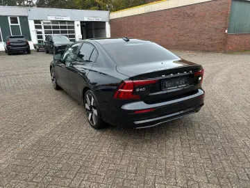 S60 Lim. Plus Dark Recharge Plug-In Hybrid AWD