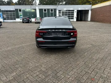 S60 Lim. Plus Dark Recharge Plug-In Hybrid AWD