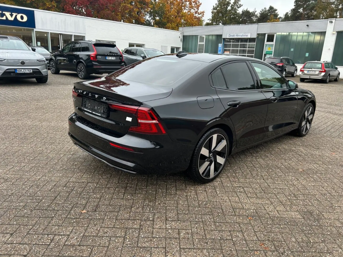 S60 Lim. Plus Dark Recharge Plug-In Hybrid AWD