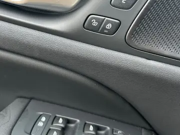 S60 Lim. Plus Dark Recharge Plug-In Hybrid AWD
