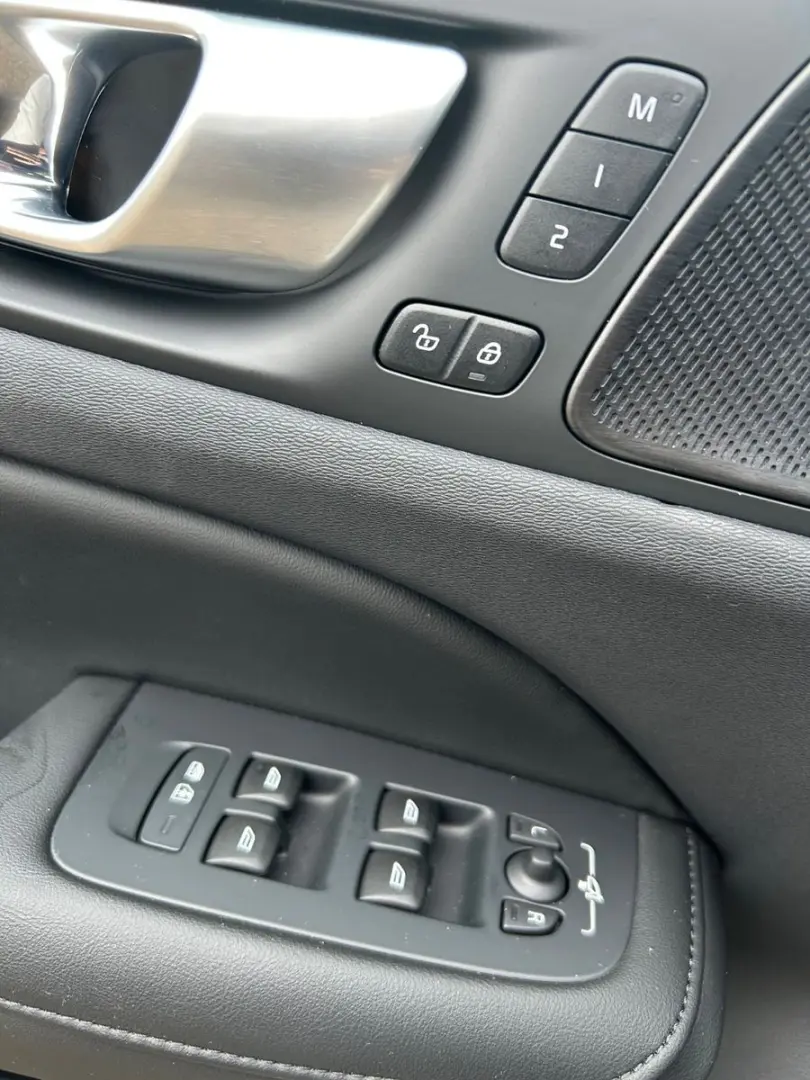 S60 Lim. Plus Dark Recharge Plug-In Hybrid AWD