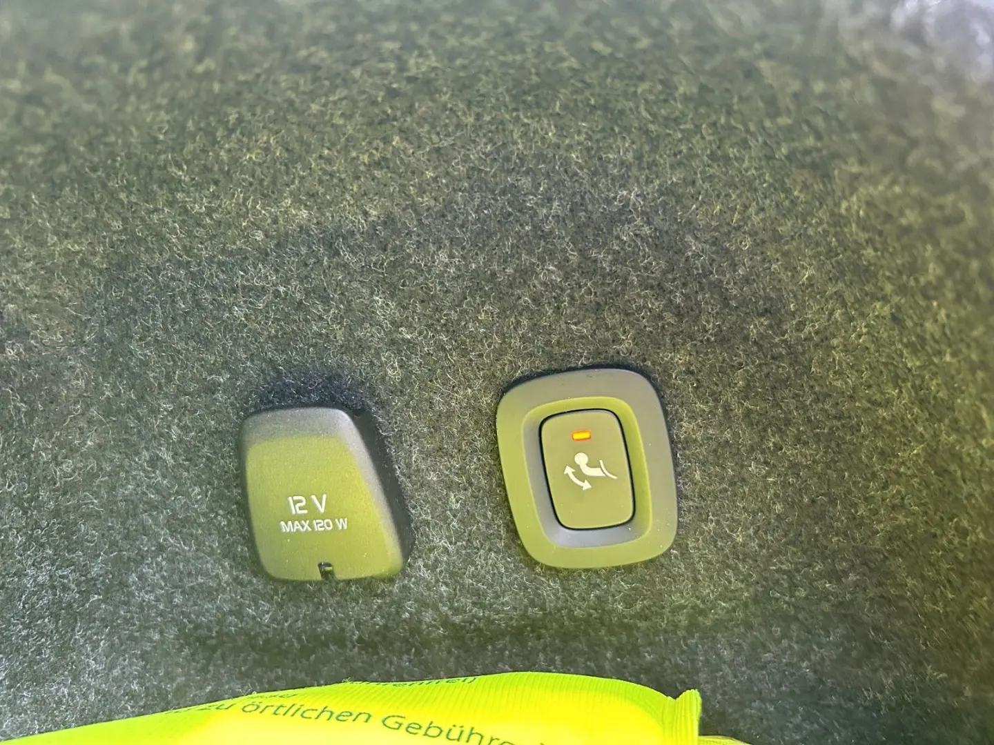 S60 Lim. Plus Dark Recharge Plug-In Hybrid AWD