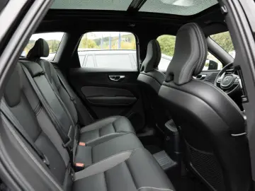 XC60 T6 Plus Black Edition Recharge AWD AHK PANO