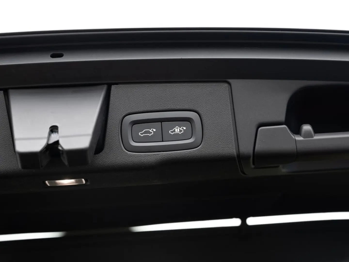 XC60 T6 Plus Black Edition Recharge AWD AHK PANO