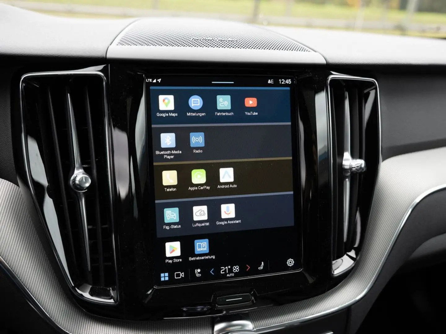 XC60 T6 Plus Black Edition Recharge AWD AHK PANO