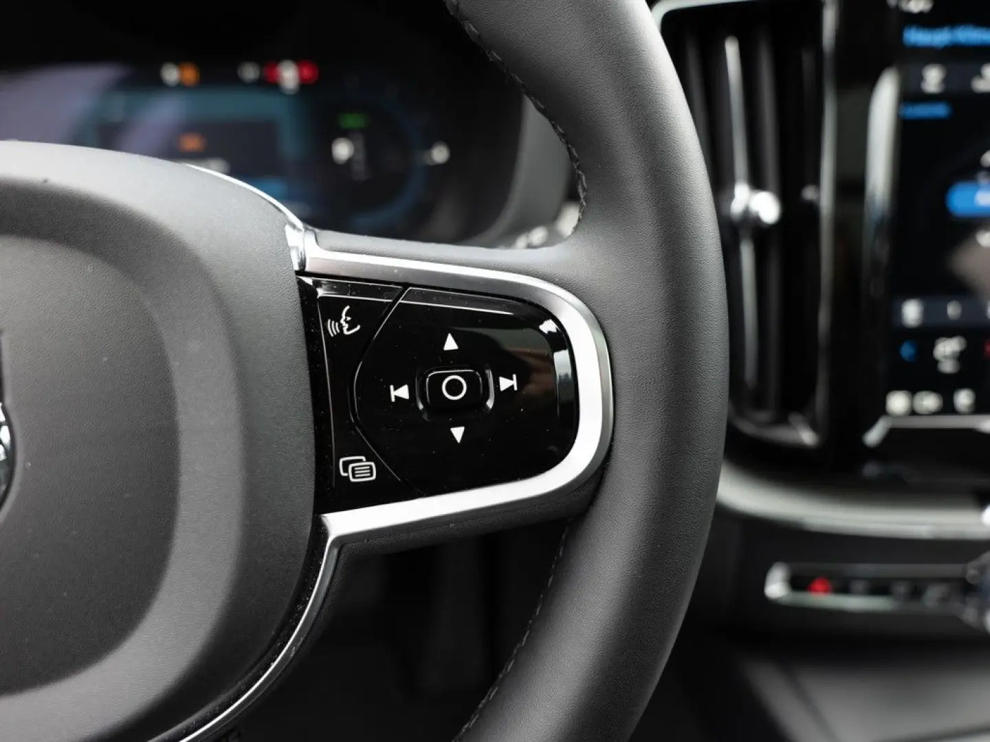 XC60 T6 Plus Black Edition Recharge AWD AHK PANO