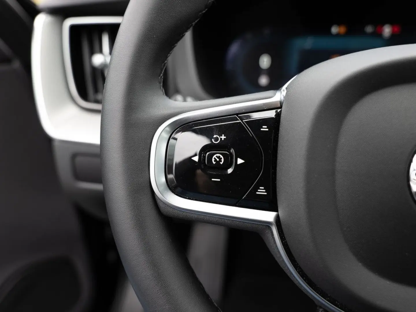 XC60 T6 Plus Black Edition Recharge AWD AHK PANO